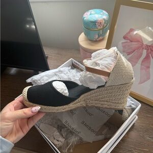 Fabrik/BAMBOO Black and Cream Espadrille Wedges